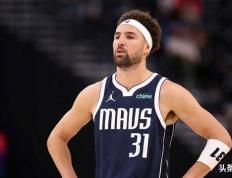 多才多艺，克莱·汤普森在潜水酒吧炫(xuàn)耀台球技