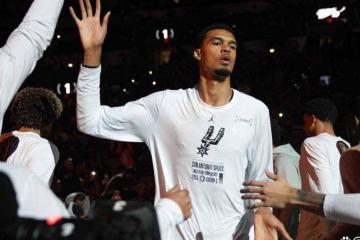 马刺主帅透露维克托(tuō)·文班亚马有望复出迎战雷霆