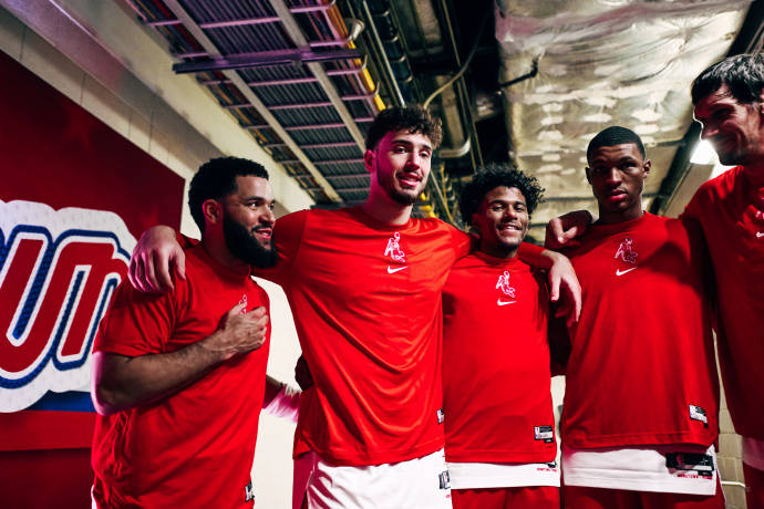 杰伦-格林长文告别火箭：被交易那天接(jiē)了整天电话