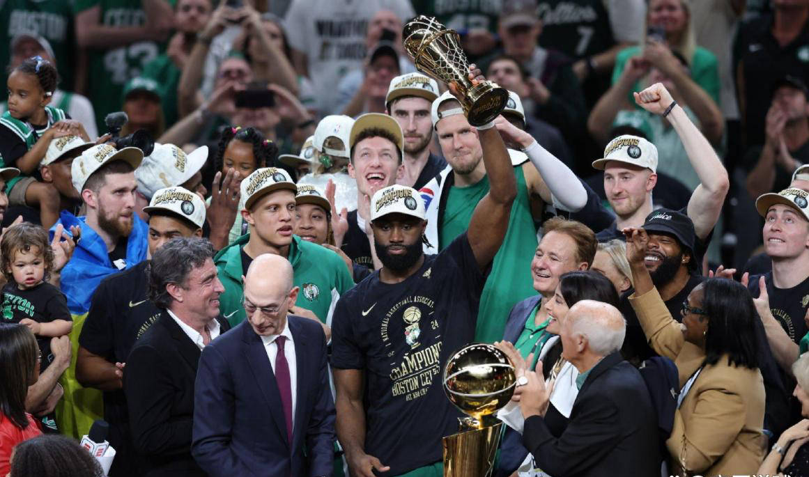 NBA东部球员排名公布，字母哥居(jū)首，杰伦-布朗第八