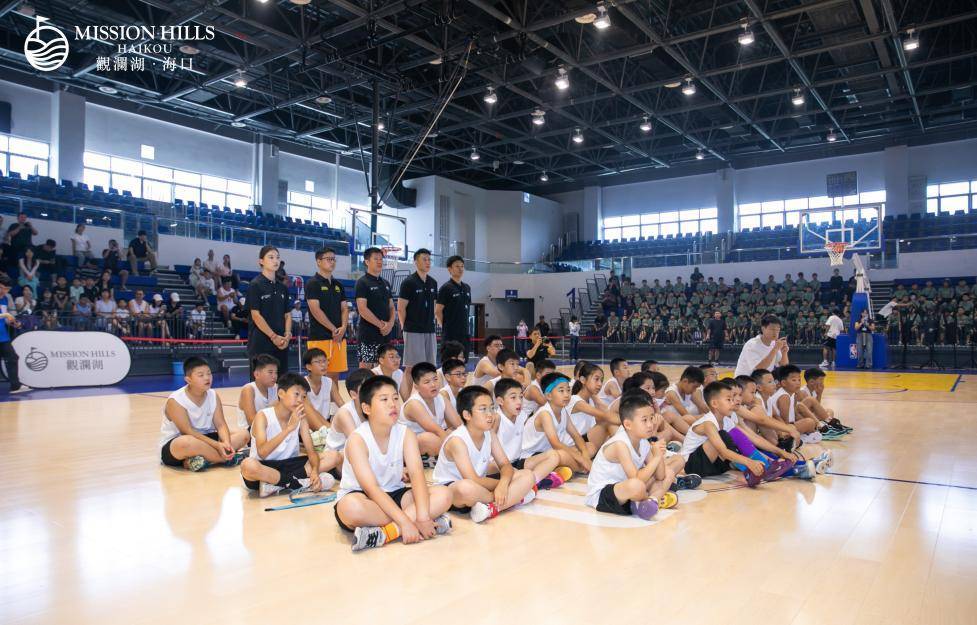 NBA籃(lán)球公园海口观澜湖旗艦(jiàn)馆开放日暨2025籃(lán)球夏令营开营，斯蒂芬·马布里现身助阵