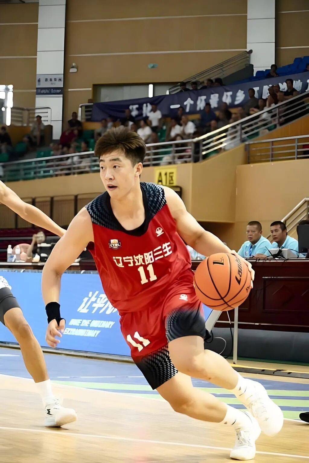 雪上加霜!杨鸣两位“手下”遭禁赛,辽篮奪(duó)冠功勋重返NBA