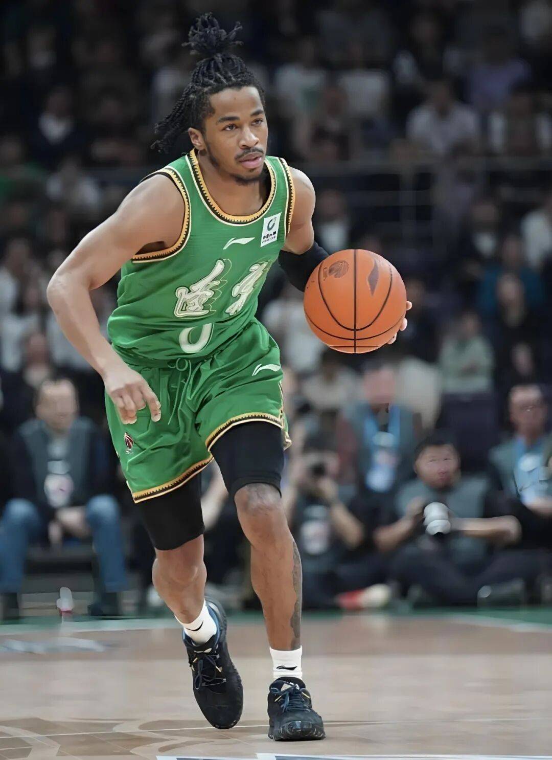 雪上加霜!杨鸣两位“手下”遭禁赛,辽篮奪(duó)冠功勋重返NBA