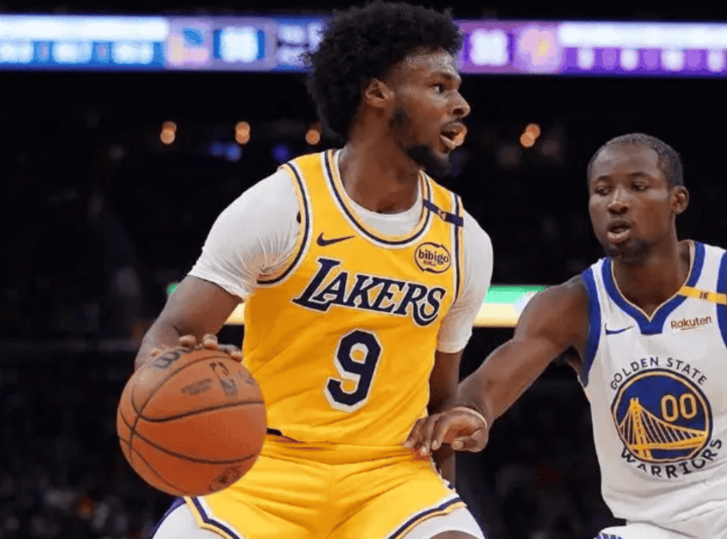 完(wán)成单臂补扣！布朗尼兩(liǎng)场季前赛表(biǎo)现低迷(mí)，还能打NBA吗？