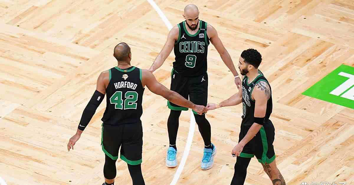 波士顿凯尔特人队塔图姆向勇士新援霍福德(dé)致敬