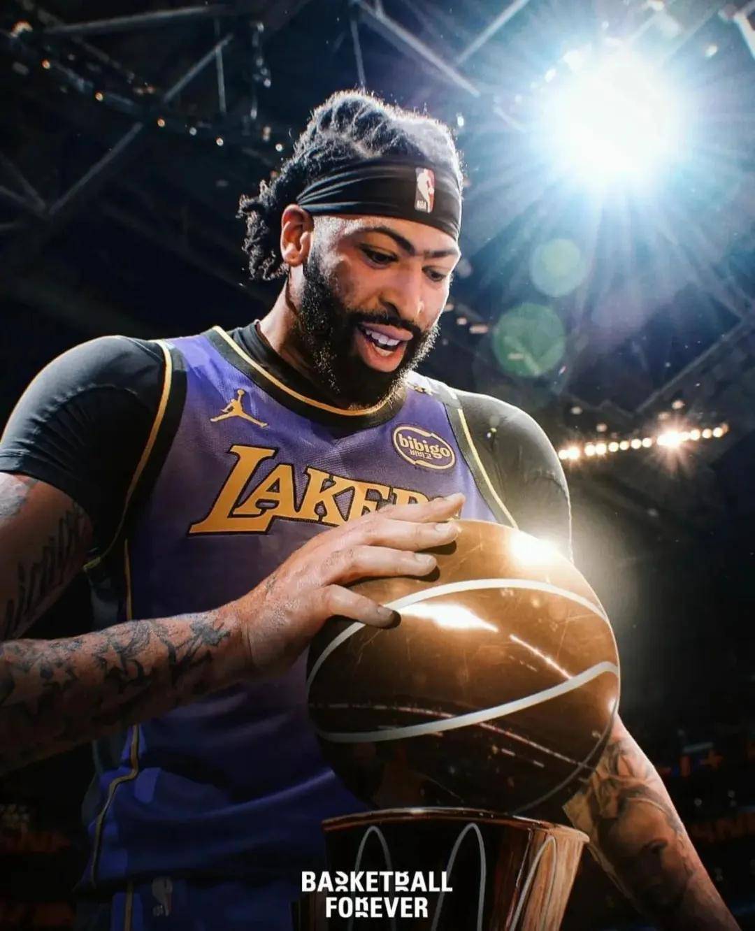 正(zhèng)式(shì)加盟独行侠!你好(hǎo),盖帽王!曝浓眉哥退出NBA揭幕战