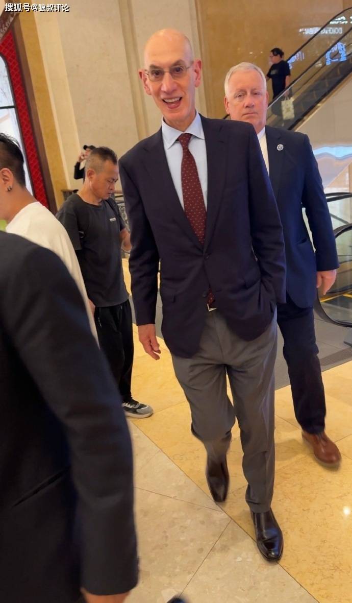 NBA澳门风云!中国赛成大牌(pái)名流聚会:肖华、马云、成龙、姚明在列