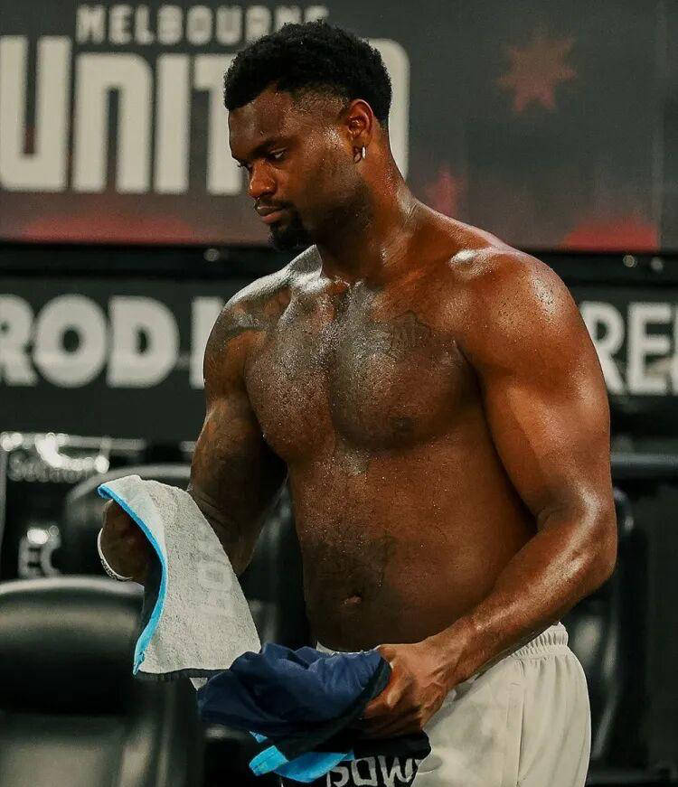 首秀惊艳!锡安三分(fēn)球高效命中率,NBA冠(guān)军后卫普尔表现平(píng)平(píng)