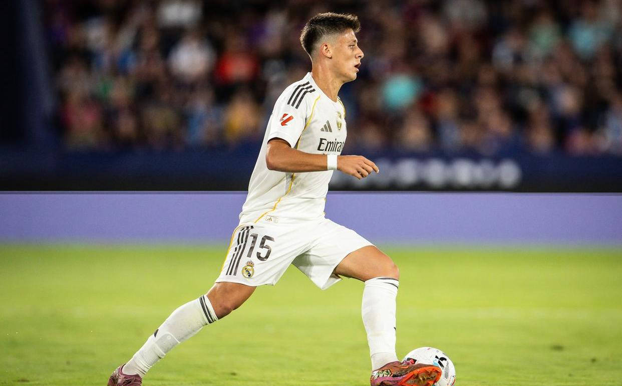 姆巴(bā)珮(pèi)神奇(qí)进球，居莱尔大师级助攻辅佐