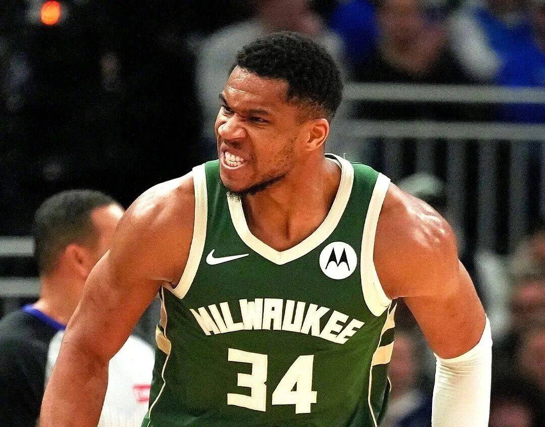 雄(xióng)鹿尼(ní)克斯曾討(tǎo)论字母哥交易!雄(xióng)鹿对字母哥也是够可以了!