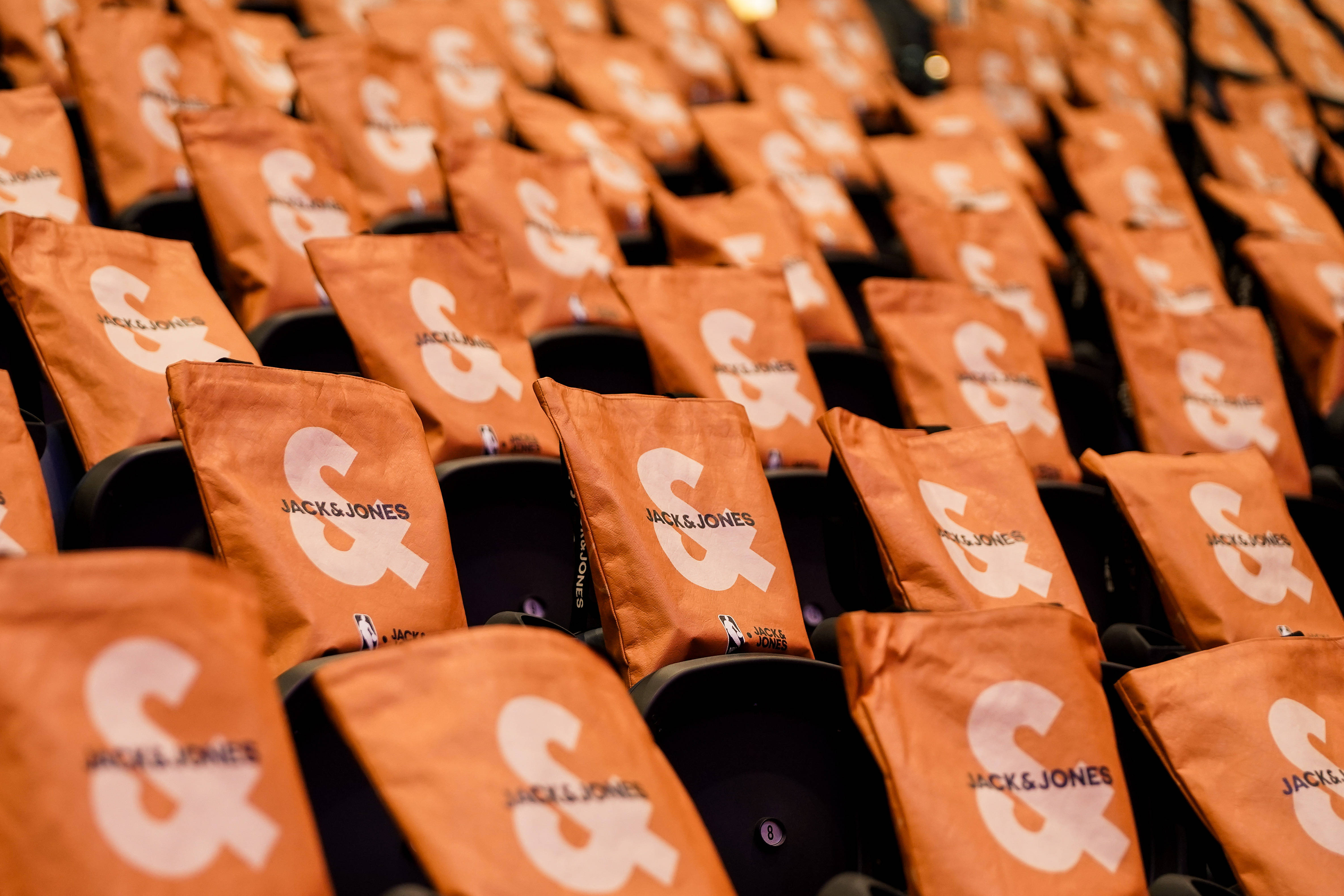 【向上穿越·无界登场】NBA中(zhōng)国官方市场合作伙伴JACK amp; JONES,賦(fù)能NBA中(zhōng)国赛2025