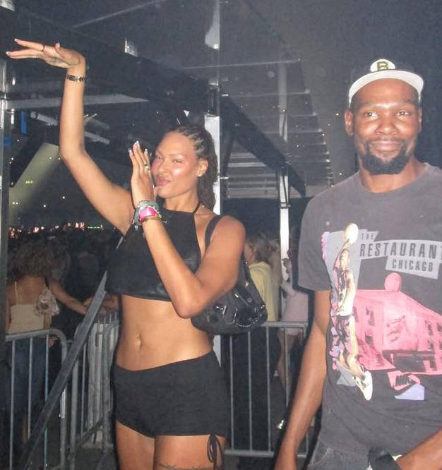 火箭训练氛围紧张!申京隔扣亚当斯,史密斯迎战两人暴扣