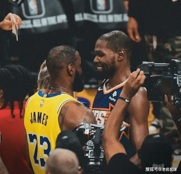 拒绝詹姆斯！NBA巨星人设崩塌，无理要求曝光，最受伤的(de)还是哈登