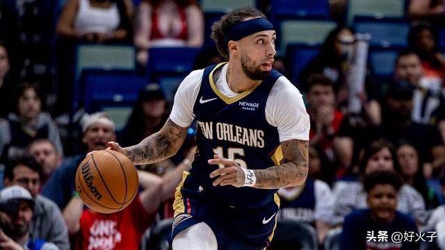 罚款2000美元，NBA对阿尔瓦拉多处以罚款，原(yuán)因是他假摔(shuāi)